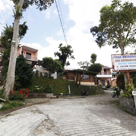 Villa Keluarga Bre Batunanggar Berastagi Exterior photo