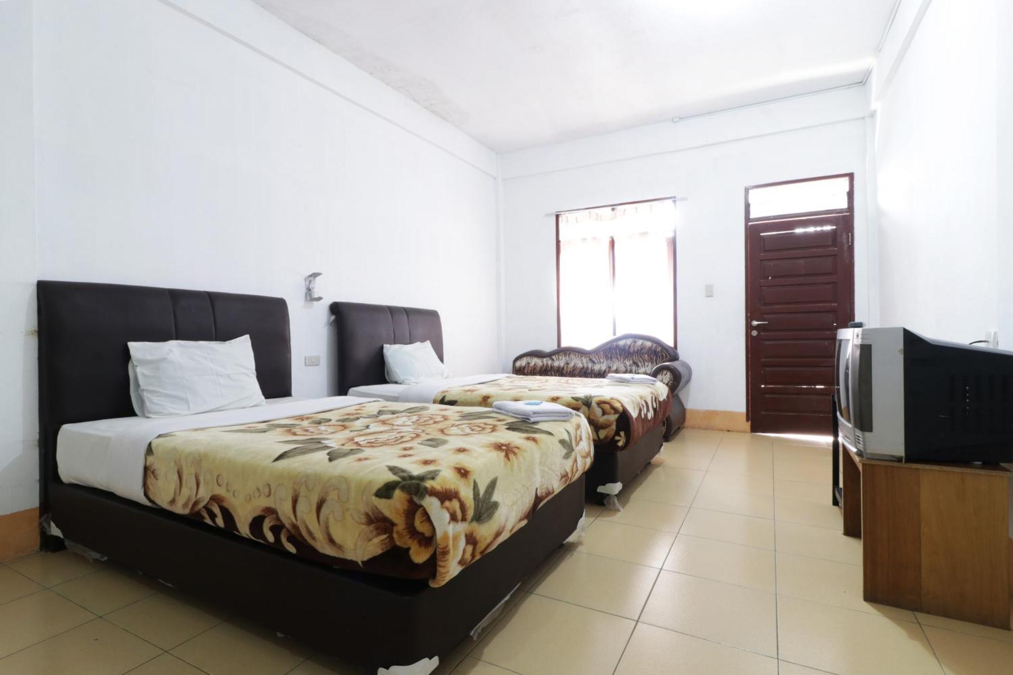 Villa Keluarga Bre Batunanggar Berastagi Exterior photo